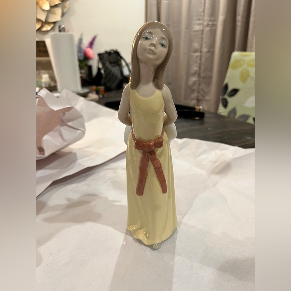 Lladro Porcelain Woman Figurine